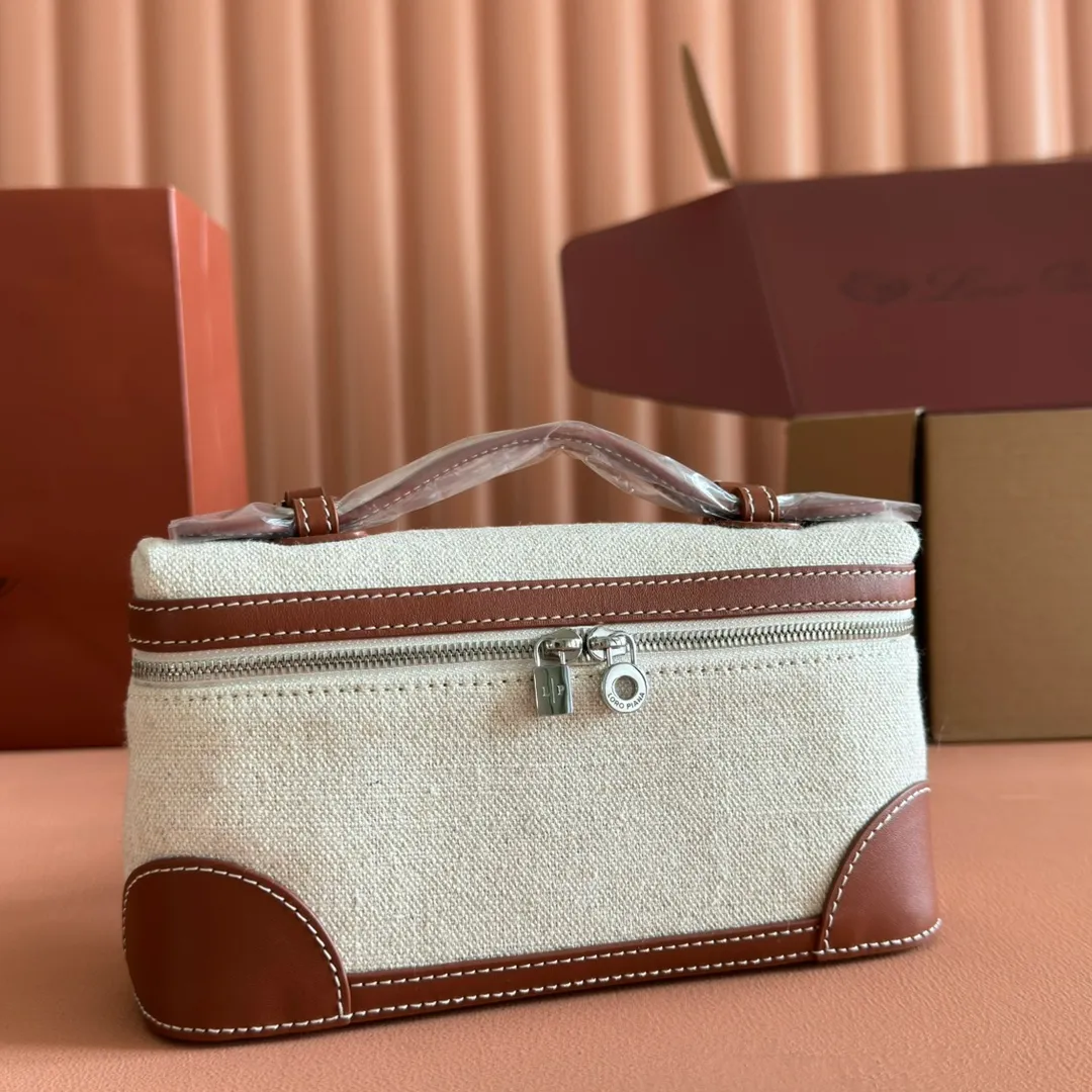 p1160💋💋💋【Original leather all-steel configuration counter complete package】 𝐋𝐨𝐫𝐨 𝐏𝐢𝐚𝐧@ Extra pocket L19 series handbag/crossbody bag The most comfortable life is when it is not defined, just like loro The material design of pian@ does not require complicated design styles. The simple and soft outline is elegant and durable, like an exquisite cosmetic case, which perfectly balances appearance and functionality. The leather is delicate and feels as soft as butter. The small bag has a large capacity. It is not only portable with a thin shoulder strap, but can also be worn cross-body. Sisters who have a special liking for minimalist style can buy it. It is simple and versatile. The simpler, the more different. Stars and Instagram celebrities are all planting it. There are two sizes of 19 cm and 27 cm. One is exquisite and casual, and the other is elegant and grand. Size: Small: length 19×width 7×height 12cm (